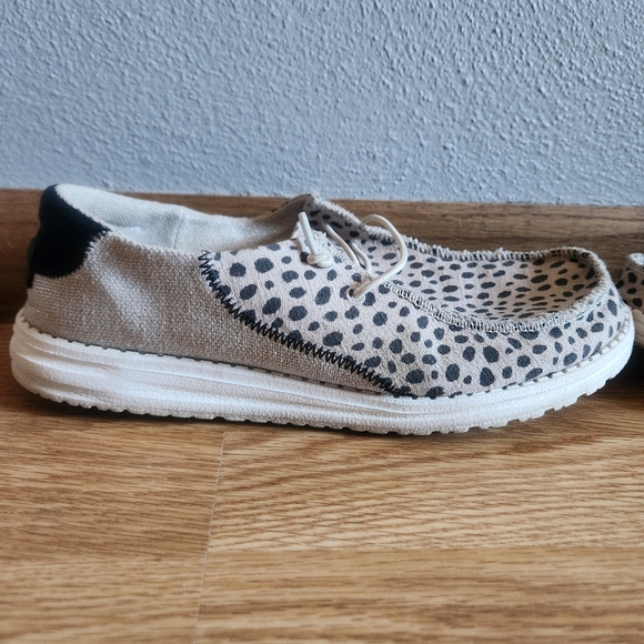 Hey Dude Shoes - Picture 6 of 11